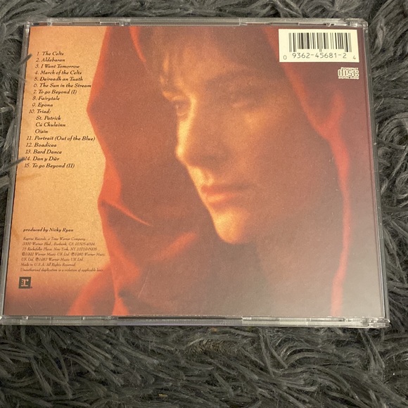 Enya -THE CELTS cd - Picture 2 of 5